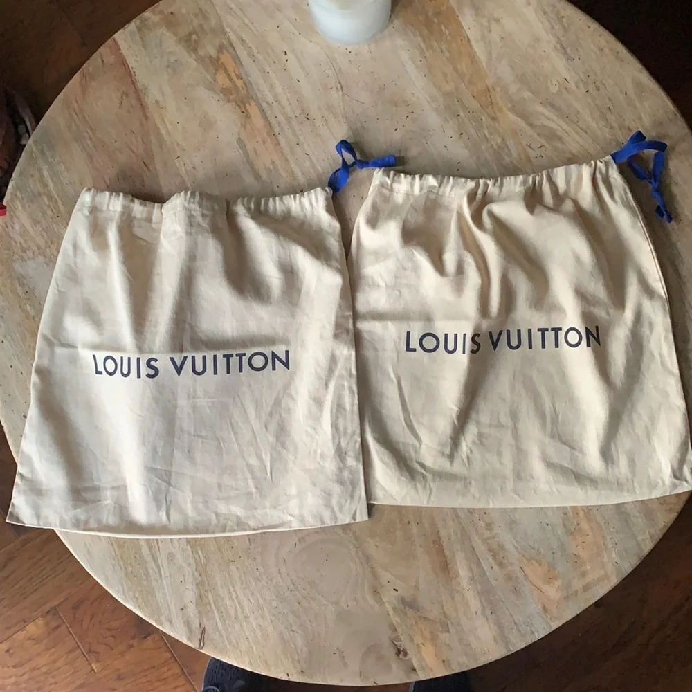 LOUIS VUITTON pair of dustbag - Medium - Picture 1 of 3